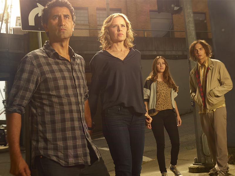fear-the-walking-dead-season-1-gallery-travis-curtis-madison-dickens-800×600-v2