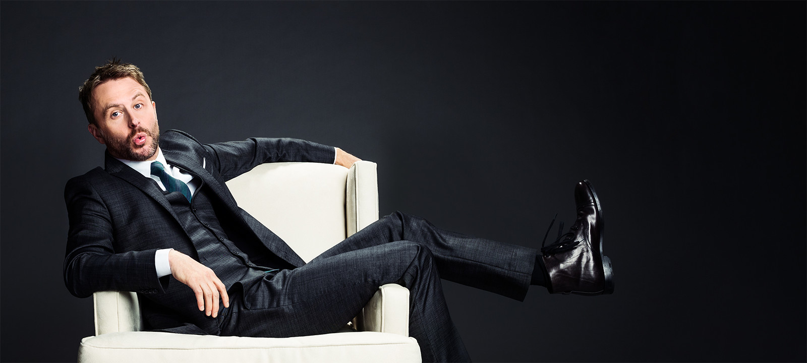 talking-dead-season-7b-chris-hardwick-key-art-800×600