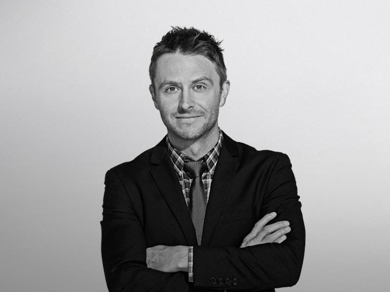 talking-dead-season-6-key-art-chris-hardwick-nologo-800×600