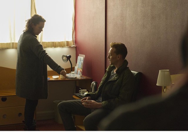 the-night-manager-102-angela-colman-pine-hiddleston-935x658