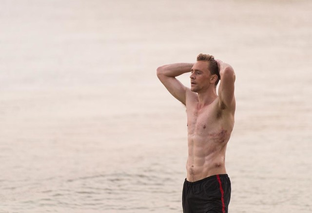 the-night-manager-103-pine-hiddleston-shirtless-935x658
