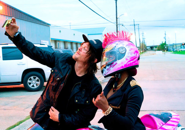 ride-with-norman-reedus-105-caramel-curves-photo-935x658