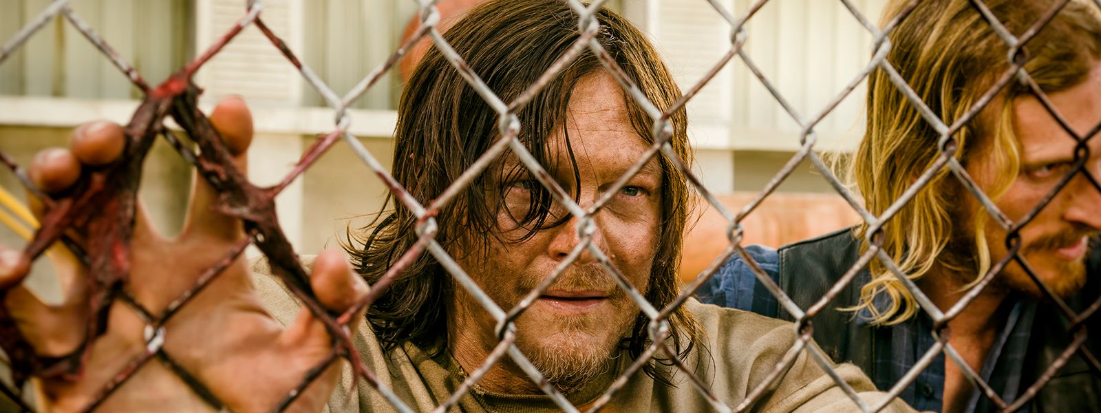 the-walking-dead-episode-703-daryl-reedus-dwight-amelio-post-800×600