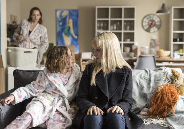 humans-202-laura-parkinson-sophie-davies-niska-berrington-935