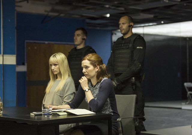 humans-205-niska-berrington-laura-parkinson-guards-935