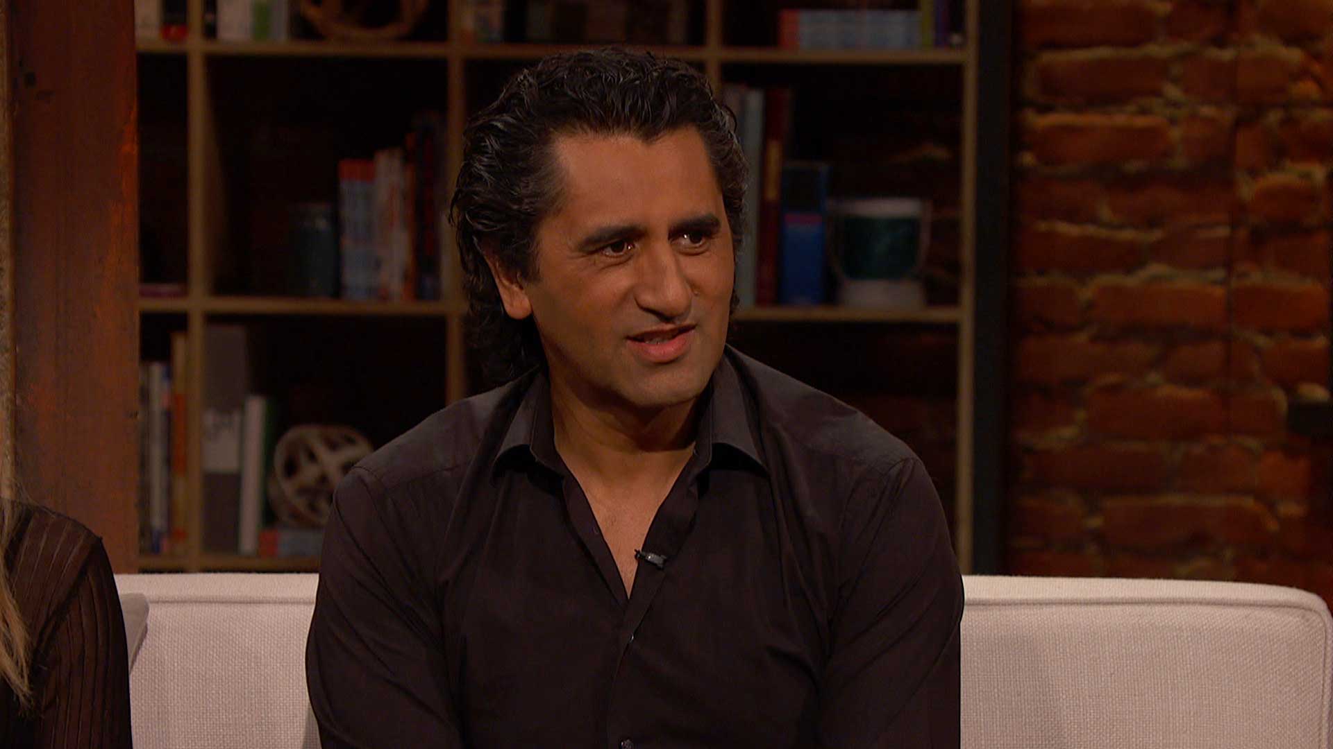 Talking Dead: Highlights: Season 7, Episode 17, Dave Erickson, Alycia Debnam-Carey, and Cliff Curtis discuss the characters of season 3 of Fear the Walking Dead. 