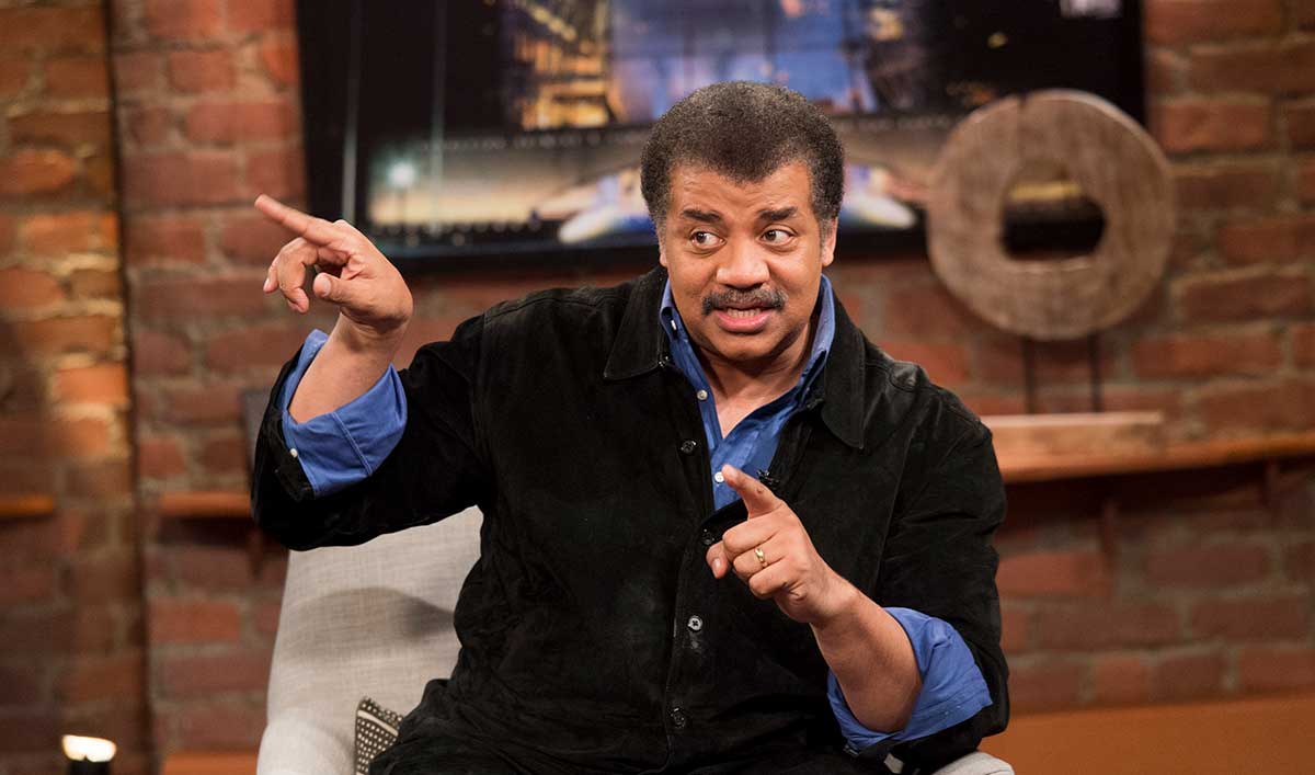 Neil deGrasse Tyson Debunks the Science of <em>Star Wars</em> on <em>Talking with Chris Hardwick</em>