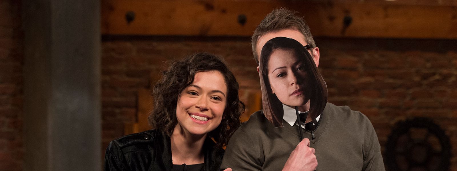 talking-with-chris-hardwick-episode-115-tatiana-maslany-chris-hardwick-800×600