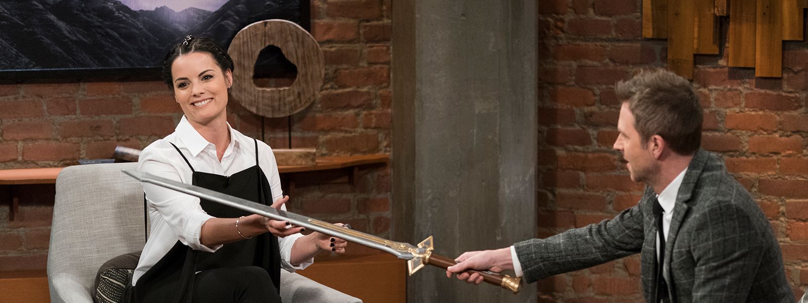 talking-with-chris-hardwick-episode-hero-112-jaimie-alexander-chris-hardwick-800×600