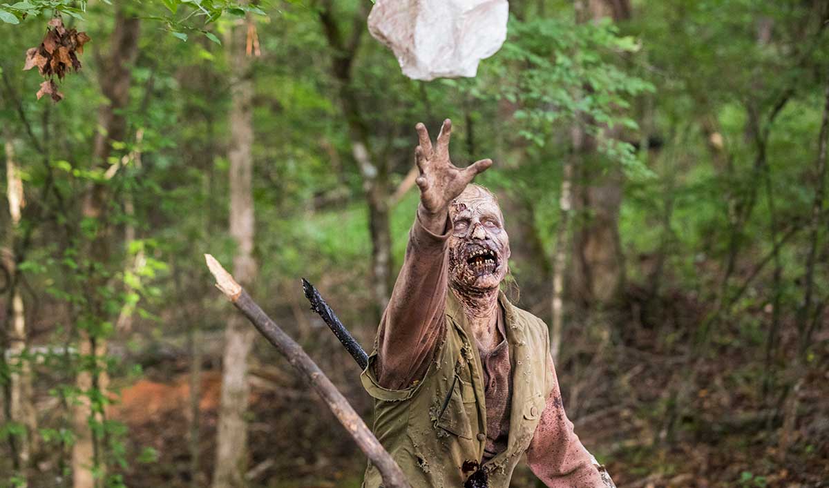 Extras for <em>The Walking Dead</em> Episode 6