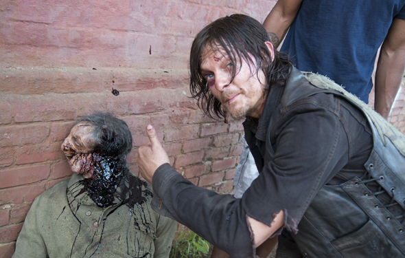 the-walking-dead-episode-501-behind-the-scenes-norman-reedus-590