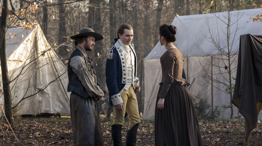 Anna Strong (Heather Lind), Caleb Brewster (Daniel Henshall) e Ben Tallmadge (Seth Numrich) no Episódio 5 Foto de Antony Platt/AMC