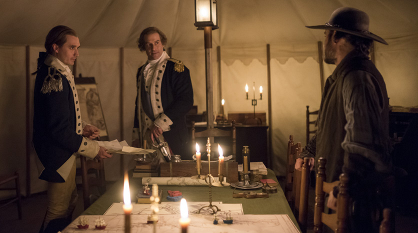 George Washington (Ian Khan), Caleb Brewster (Daniel Henshall) e Ben Tallmadge (Seth Numrich) no Episódio 5 Foto de Antony Platt/AMC