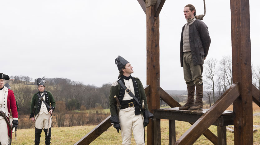 Lt. John Simcoe (Samuel Roukin) e Abe Woodhull (Jamie Bell) Episódio 10 Foto de Antony Platt/AMC