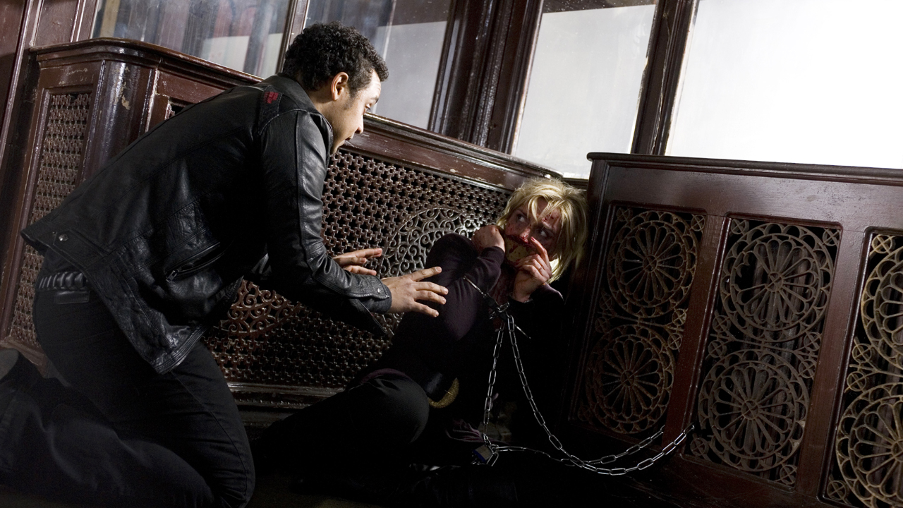 Hostage takers kidnap an art dealer's wife