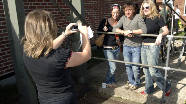 Richard greets fans.