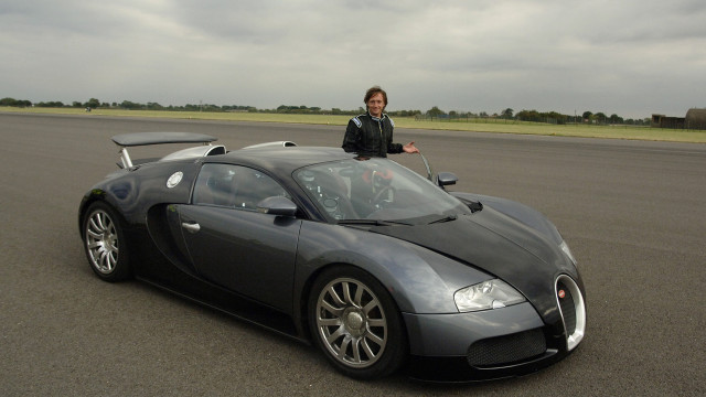 Richard Hammond about to get into the Bugatti Veyron