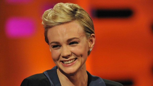 The lovely Carey Mulligan chats about her previous on-screen smooch with fellow guest Johnny Depp.