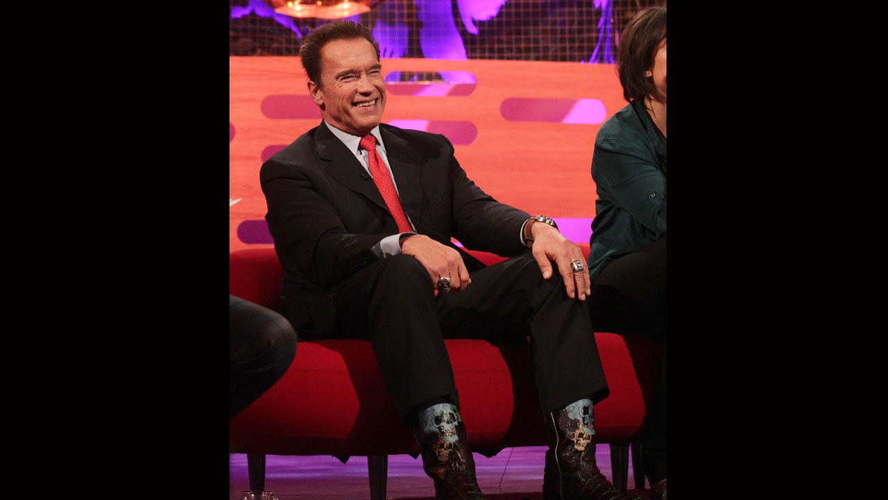 Arnold Schwarzenegger laughs it up!