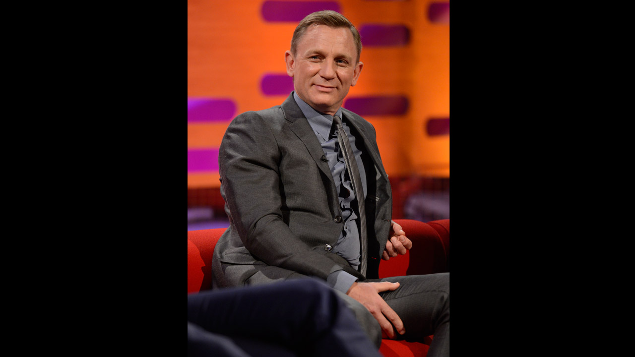 Daniel Craig... lookin' good.