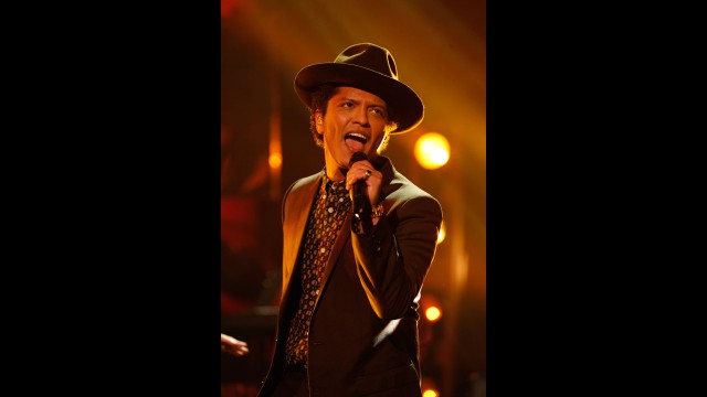 Bruno Mars brings down the house on 'The Graham Norton Show'