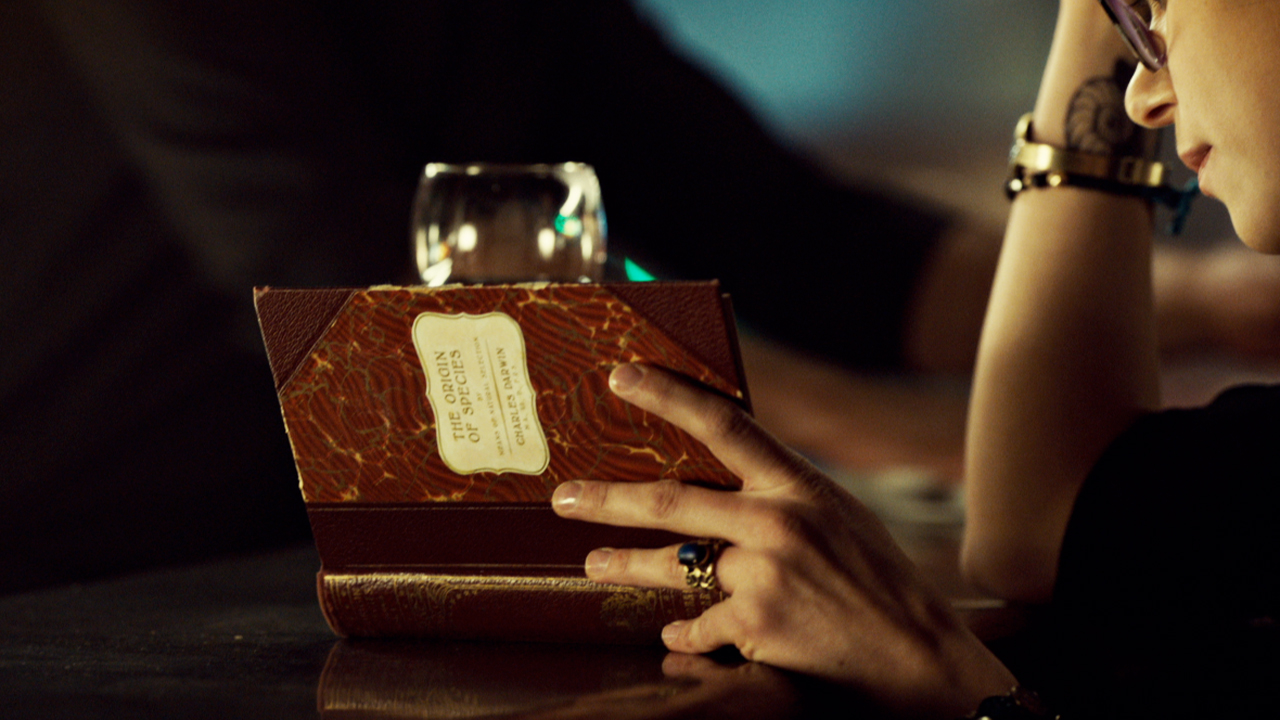 Cosima reads Darwin's "The Origins of Species."