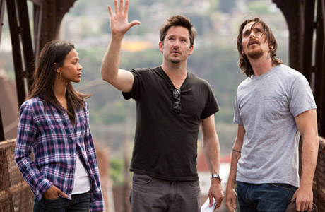 Scott Cooper directs Saldena and Bale. (Appian Way)