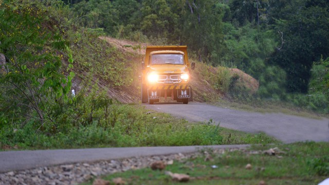 Jeremy Clarkson heading north through Burma in his Isuzu TXD lorry