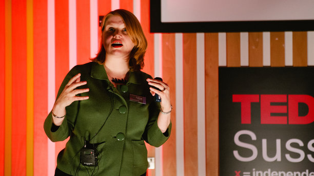 Dr. Lynne Murphy during her TedXSussexUniversity talk in 2012. (tedxsussexuniversity.com)