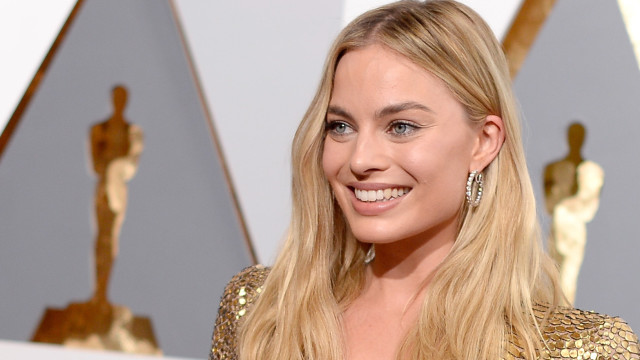 Actress Margot Robbie attends the 88th Annual Academy Awards at Hollywood & Highland Center on February 28, 2016 in Hollywood, California.