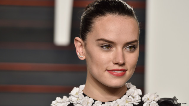 Actress Daisy Ridley attends the 2016 Vanity Fair Oscar Party Hosted By Graydon Carter at the Wallis Annenberg Center for the Performing Arts on February 28, 2016 in Beverly Hills, California.