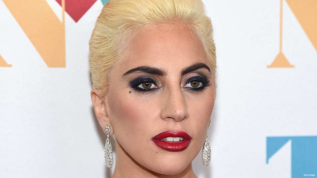 Lady Gaga: "Perfect Illusion"