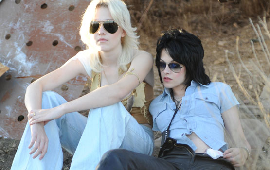 Blogs Qanda The Runaways Kristen Stewart And Dakota Fanning Talk Music Tattoos And Yes