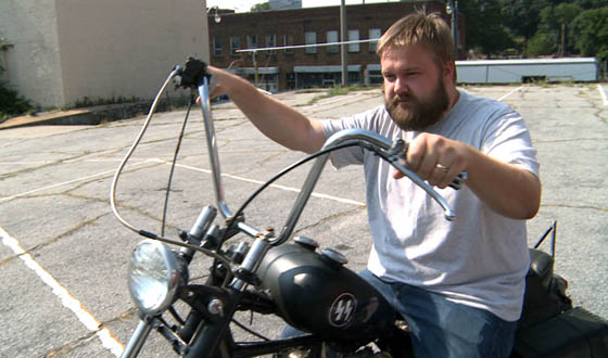 Video – Robert Kirkman Tours <em>The Walking Dead</em>‘s Season 2 Set