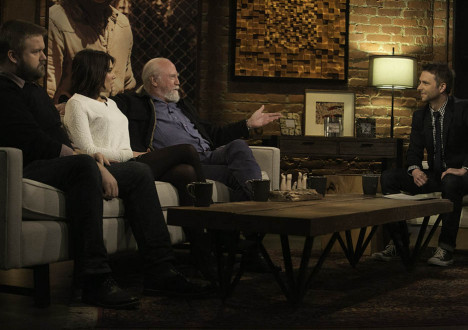 Robert Kirkman (The Walking Walking Dead Executive Producer, Writer), Lauren Cohan (Maggie Greene), Scott Wilson (Hershel Greene) and Chris Hardwick in Episode 8 of The Talking Dead