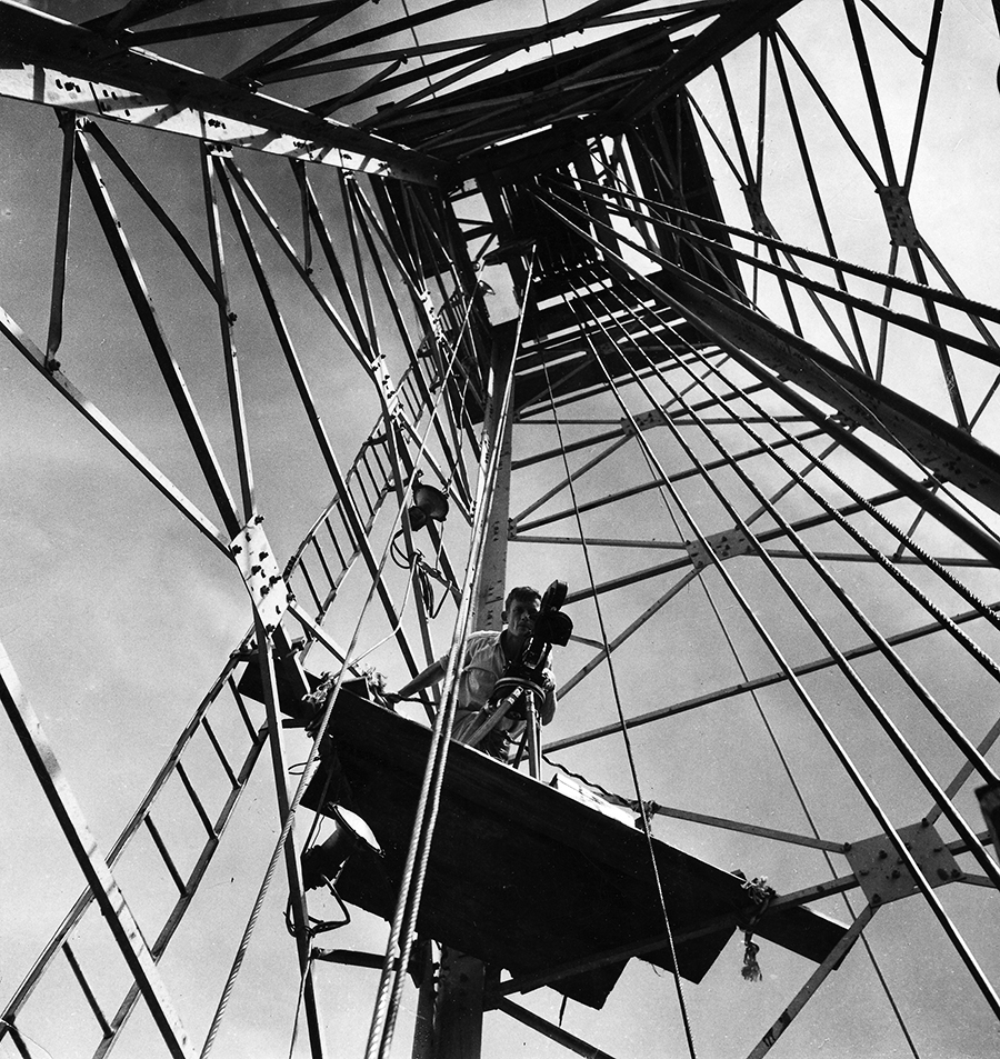 Leouf-de-Coq-film-still-RL-camera-drill-courtesy-of-Leacock-Family-Collection