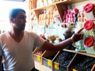 Syria (MAN SHOPS GLOBE) (Season 2, Episode 8) (Clip 3) Keith's sweet tooth leads to the discovery of some charming metal trays in this clip from MAN SHOPS GLOBE!