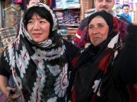 Syria (MAN SHOPS GLOBE) (Season 2, Episode 8) (Webisode) Along with taking in the sites and sounds of the city, Keith and Anna Sui are on the hunt for the authentic Syrian style of dress.