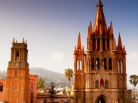 Resting on top of a mile high plateau, San Miguel de Allende features a colorful cultural mix of pink, gothic churches and tradional colonial architecture! Presented by Chase Sapphire.