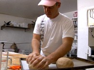 Lazy Baker (LAZY ENVIRONMENTALIST - Season 2 - Episode 8) (Webisode) Josh Dorfman helps Beckers Bakery switch their original bread ingedients to organic.