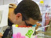 Lazy Baker (LAZY ENVIRONMENTALIST - Season 2, Episode 8) (Clip 1) Josh Dorfman endugles his sweet tooth in this episode of THE LAZY ENVIRONMENTALIST.