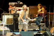 Sex, drugs, and carbon emissions: Pearl Jam to offset '09 tour