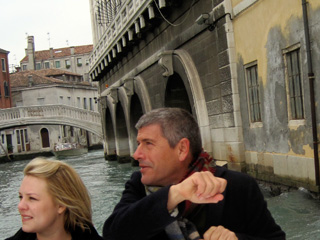 man_shops_s2_italy_043.jpg man_shops_s2_italy_043.jpg