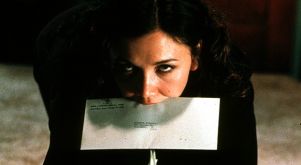 secretary_01_641x383 Top 5 Maggie Gyllenhaal Movies