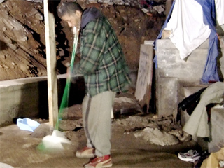 tunnel_dwellers1.jpg tunnel_dwellers1.jpg