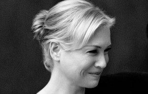 icono_s1_renee_zelwegger_cast