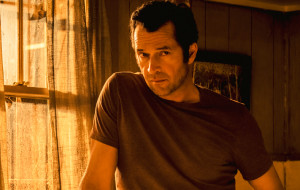 Hap-and-Leonard-Gallery-Hap-Collins-James-Purefoy-01-800x450