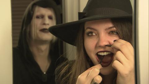 Extra Scene: Episode 214: Freakshow: Control Freaks