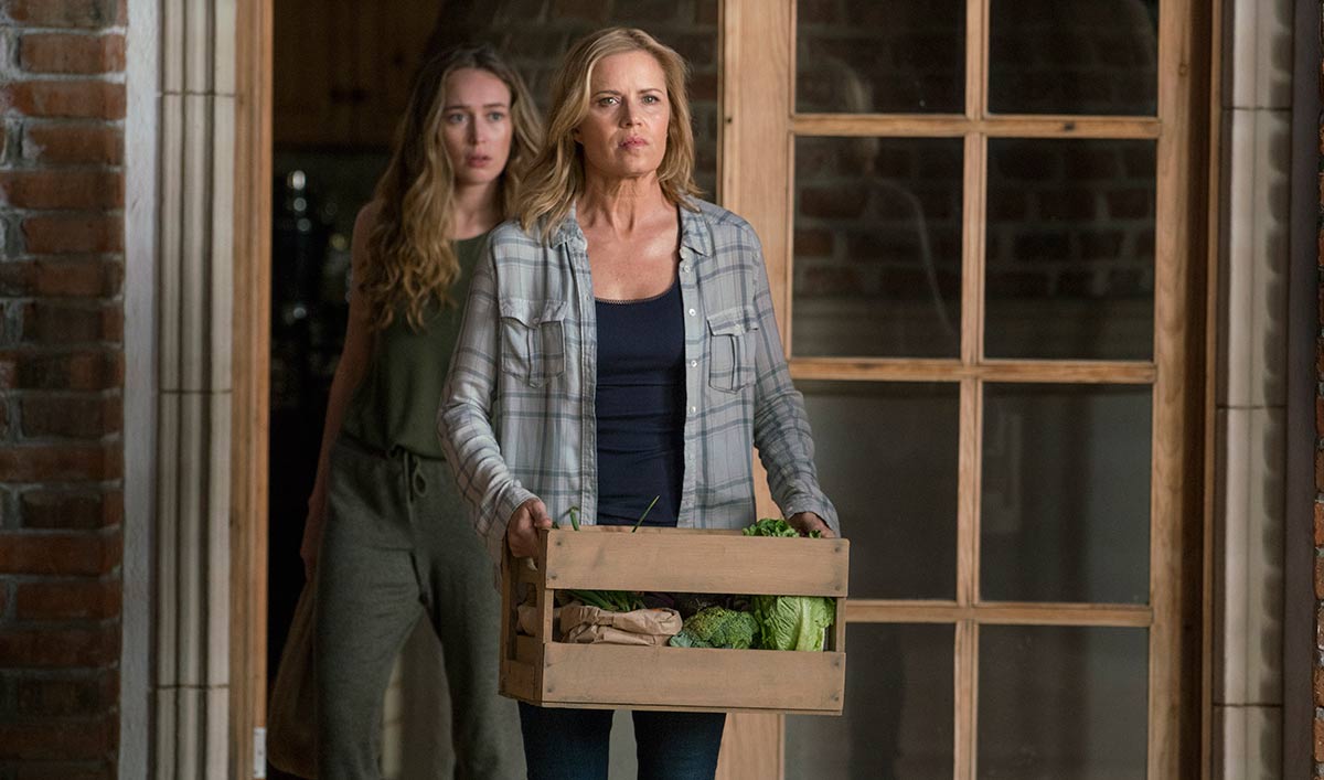 Extras for the <em>Fear the Walking Dead</em> Season 2 Mid-Season Finale