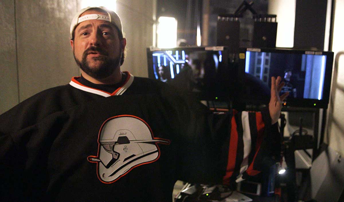 Go Behind the Scenes as Kevin Smith Directs <em>The Flash</em>